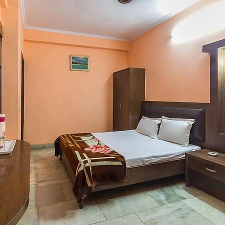 Sahara International Deluxe Hotel New Delhi Exterior photo