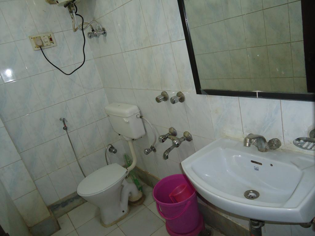 Sahara International Deluxe Hotel New Delhi Room photo