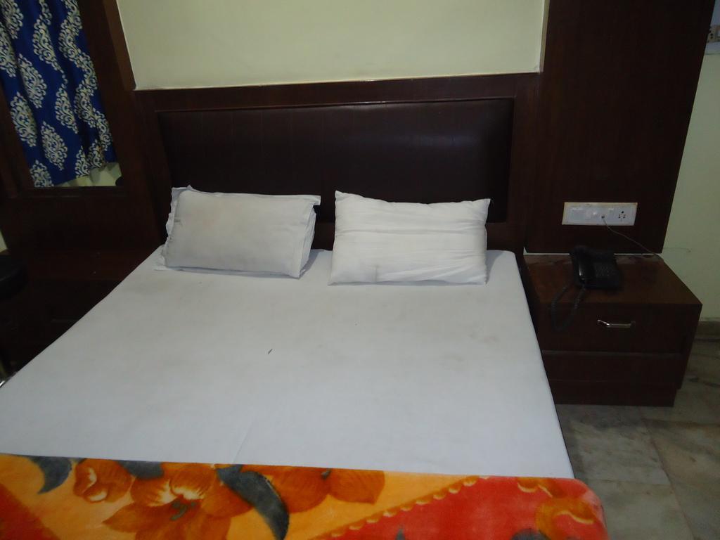 Sahara International Deluxe Hotel New Delhi Room photo