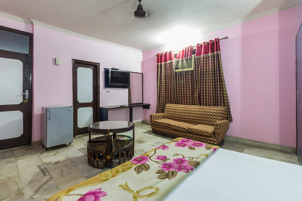 Sahara International Deluxe Hotel New Delhi Exterior photo