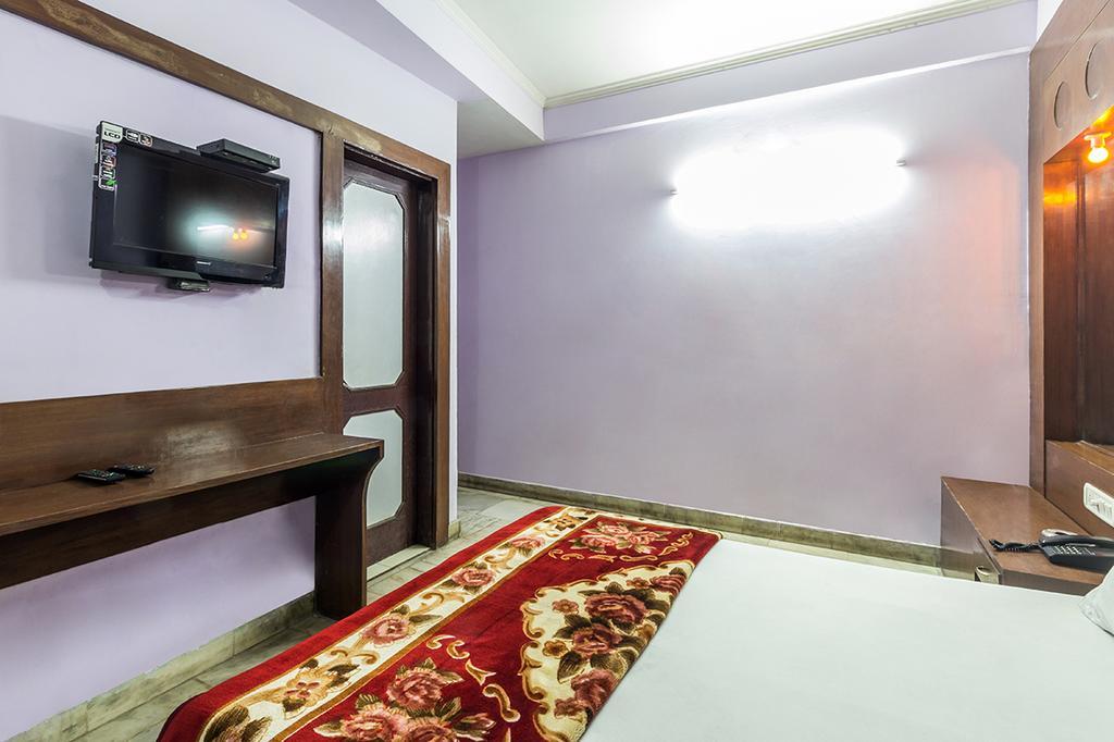 Sahara International Deluxe Hotel New Delhi Exterior photo