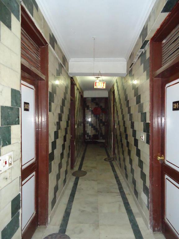 Sahara International Deluxe Hotel New Delhi Exterior photo